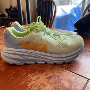 Hoka Women’s Rincon 3 (Wide) running shoe. 8.5